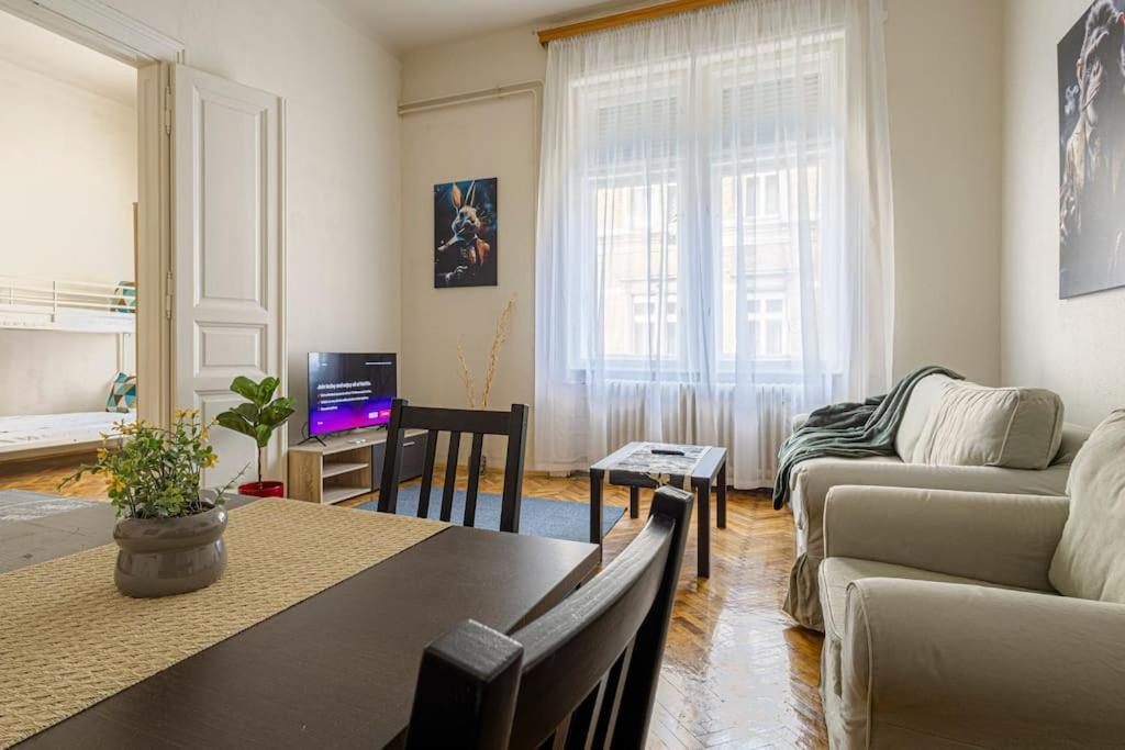 Gentleman Apartment Budapest Esterno foto