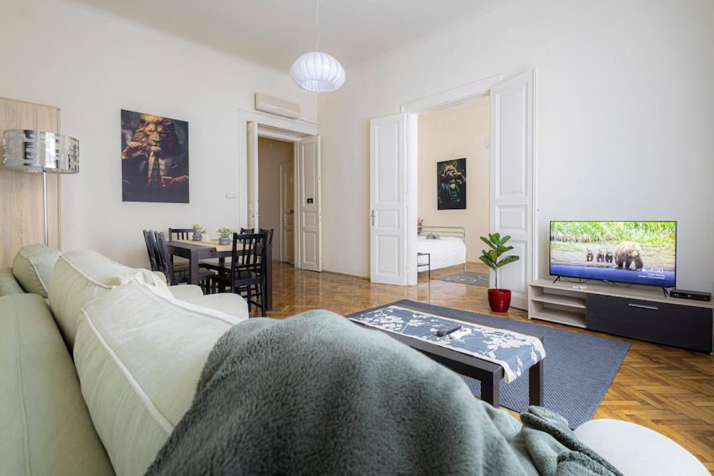 Gentleman Apartment Budapest Esterno foto